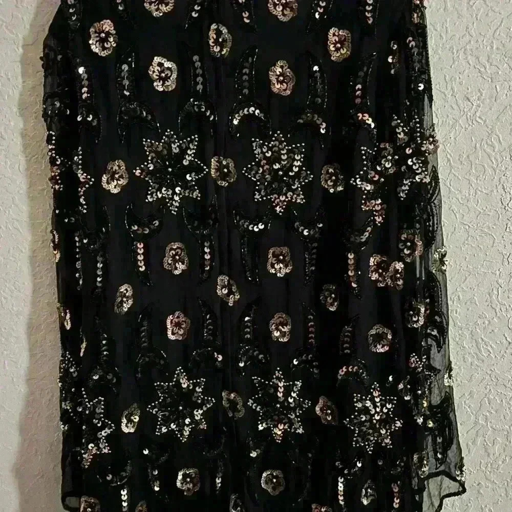Channa blouse with exquisite sequin detail - Picture 5 of 6